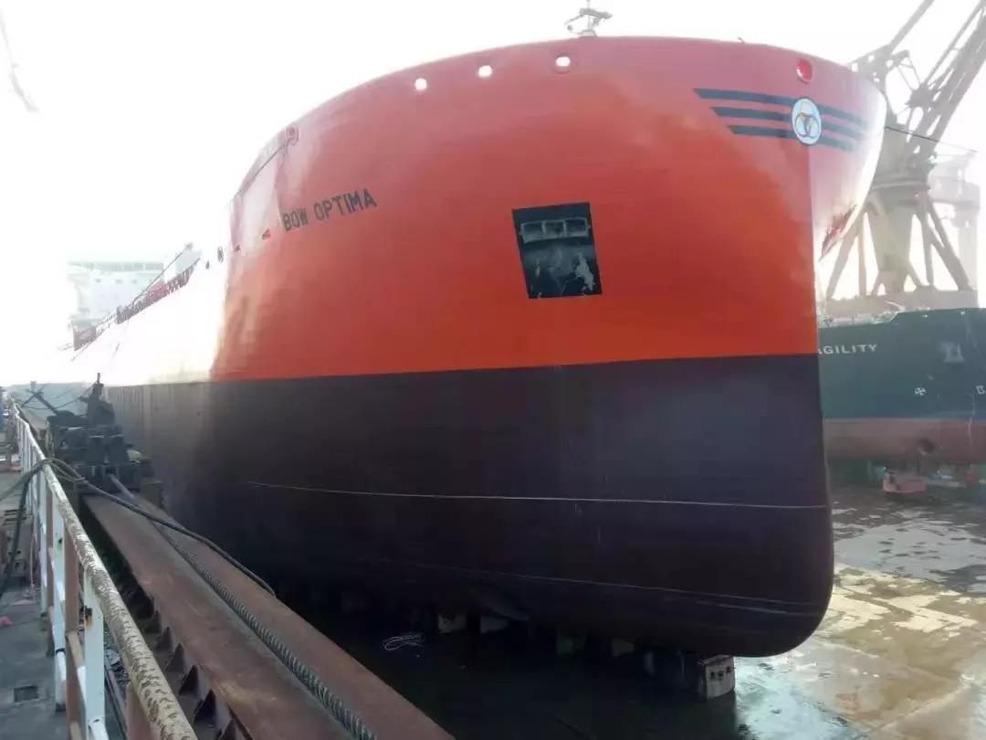 滬東中華:2型船同日進塢